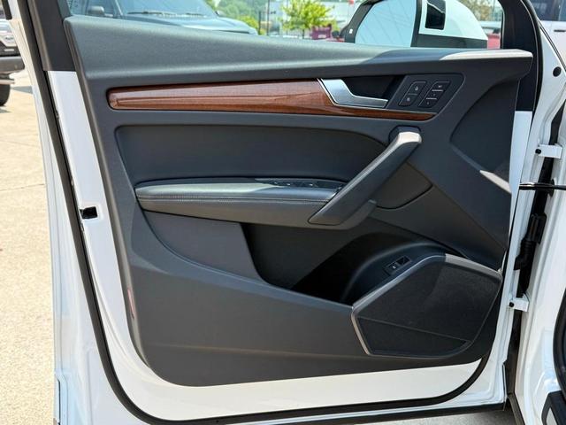 Photo of 2022 Ibis White Audi Q5
