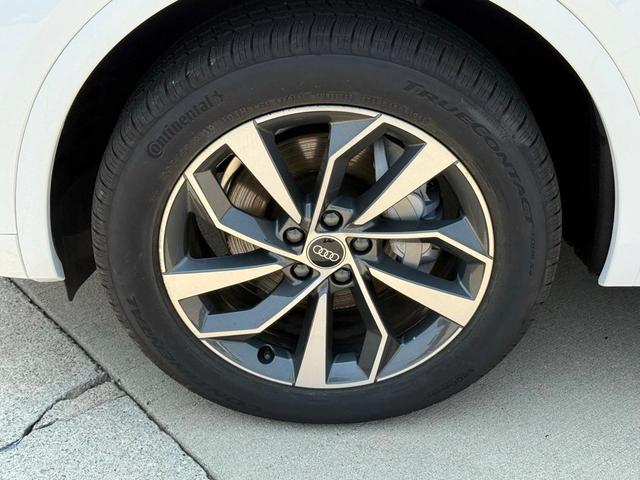 Photo of 2022 Ibis White Audi Q5