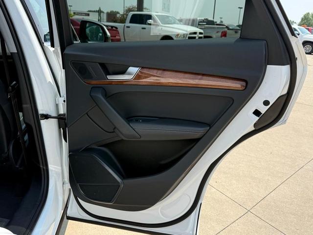 Photo of 2022 Ibis White Audi Q5