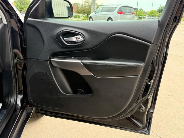 Photo of 2019 Diamond Black Jeep Cherokee
