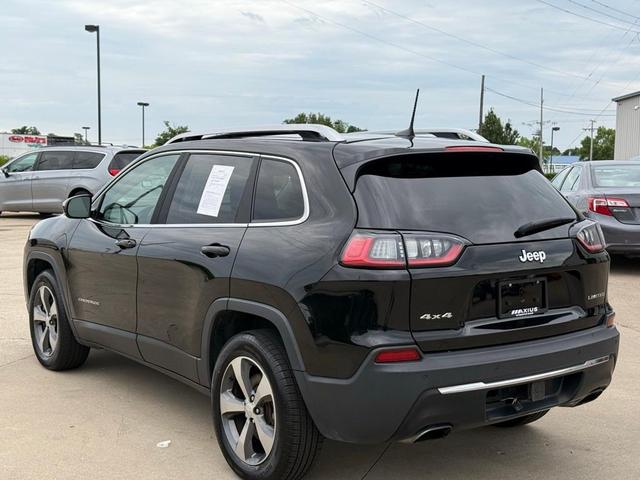 Photo of 2019 Diamond Black Jeep Cherokee