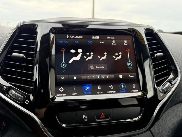 Photo of 2019 Diamond Black Jeep Cherokee