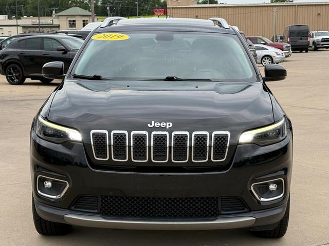 Photo of 2019 Diamond Black Jeep Cherokee