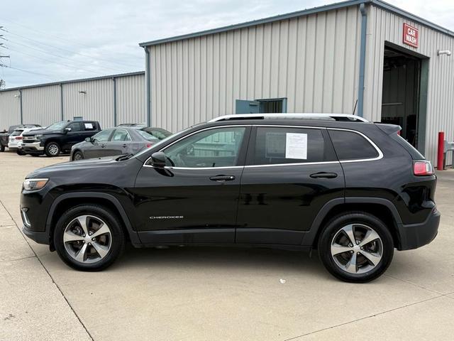 Photo of 2019 Diamond Black Jeep Cherokee