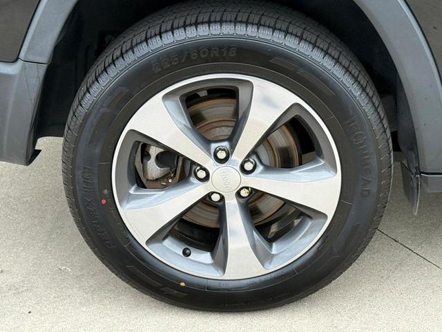 Photo of 2019 Diamond Black Jeep Cherokee