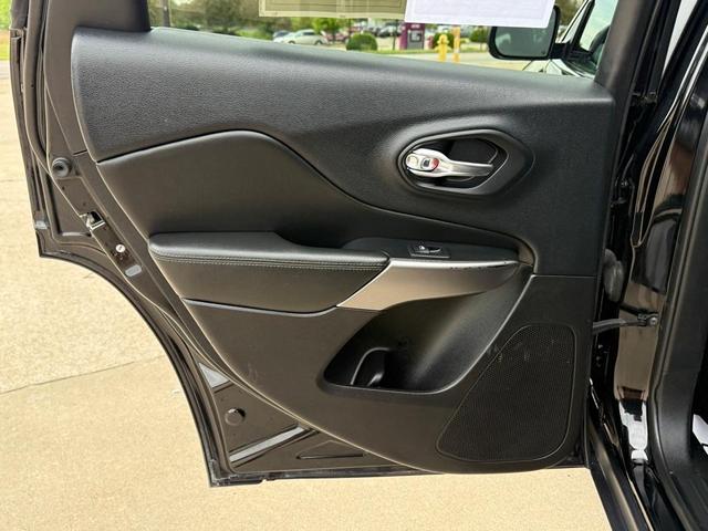 Photo of 2019 Diamond Black Jeep Cherokee