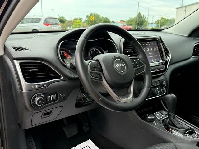 Photo of 2019 Diamond Black Jeep Cherokee