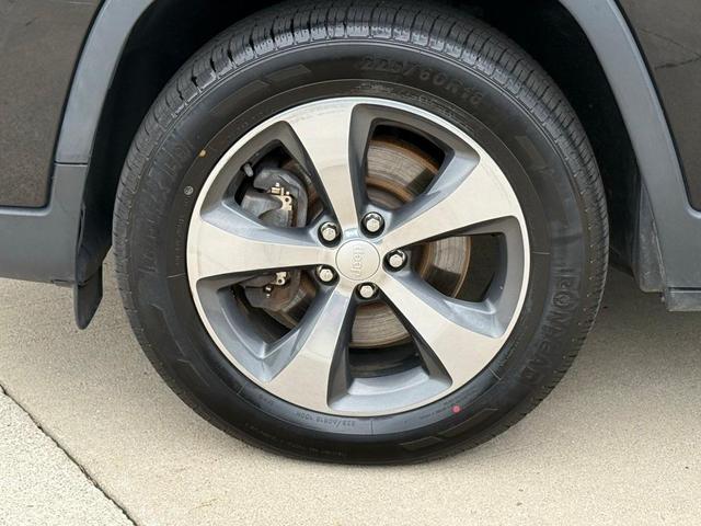 Photo of 2019 Diamond Black Jeep Cherokee