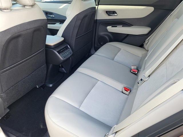 Photo of 2025 White Nissan ARIYA