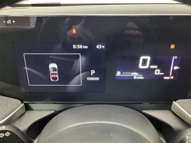 Photo of 2025 White Nissan Kicks