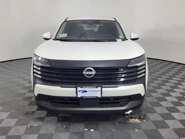 Photo of 2025 White Nissan Kicks