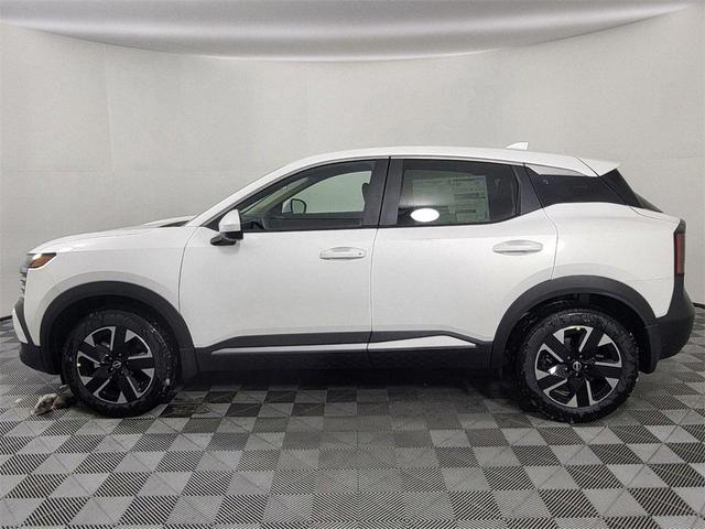 Photo of 2025 White Nissan Kicks