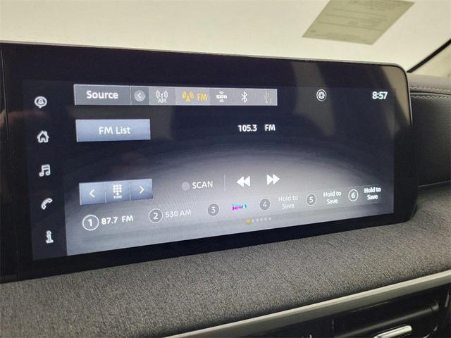 Photo of 2025 White Nissan Kicks