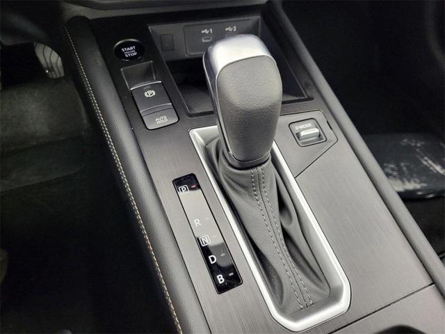 Photo of 2025 White Nissan Kicks