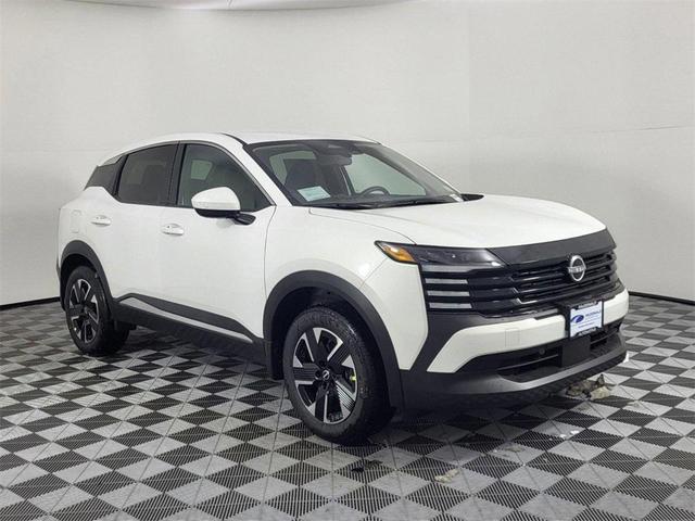 Photo of 2025 White Nissan Kicks