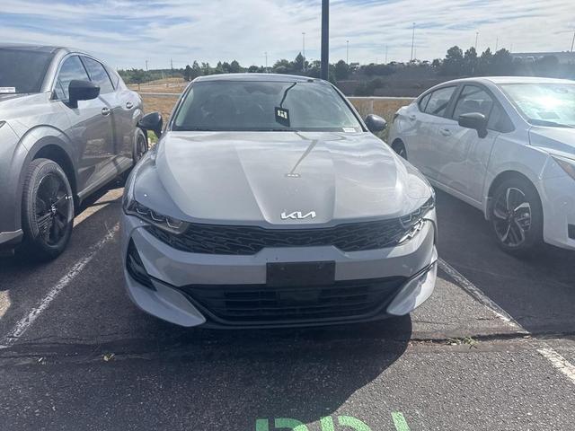 Photo of 2022 Wolf Gray Kia K5