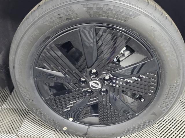Photo of 2025 White Nissan Murano