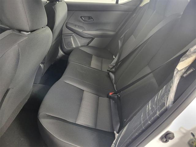 Photo of 2025 White Nissan Sentra