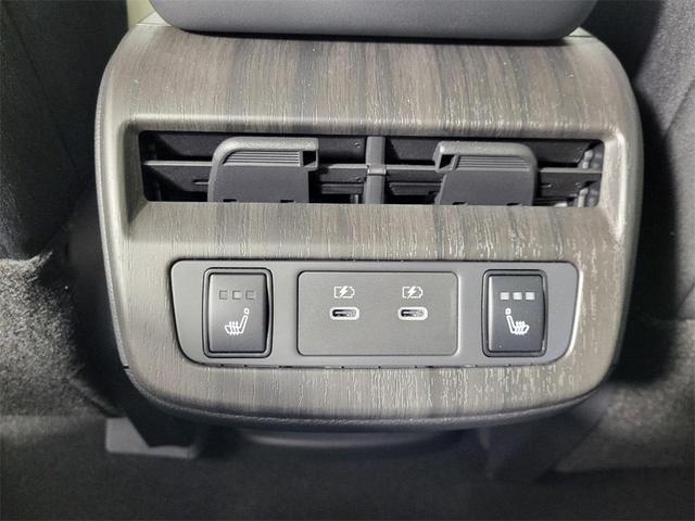 Photo of 2025 White Nissan ARIYA