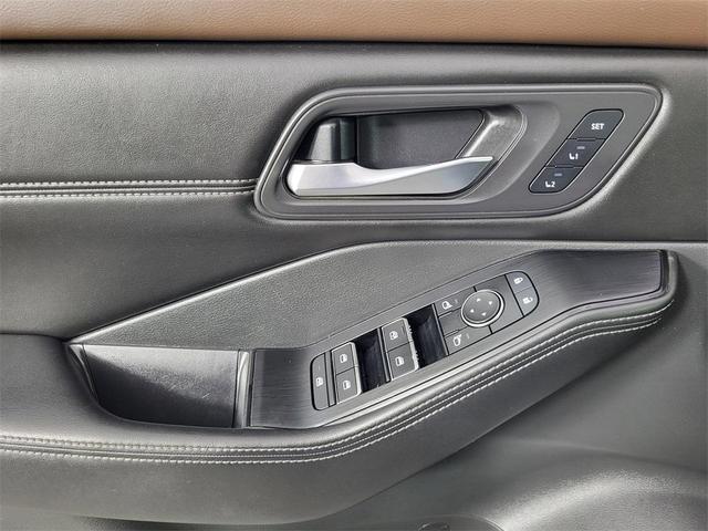 Photo of 2022 Brilliant Silver Metallic Nissan Rogue