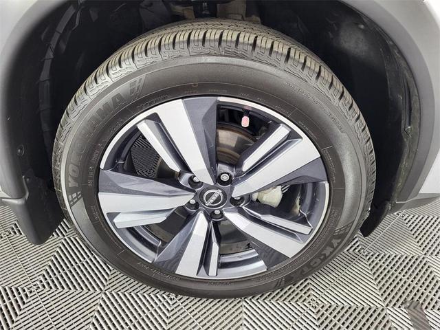 Photo of 2022 Brilliant Silver Metallic Nissan Rogue