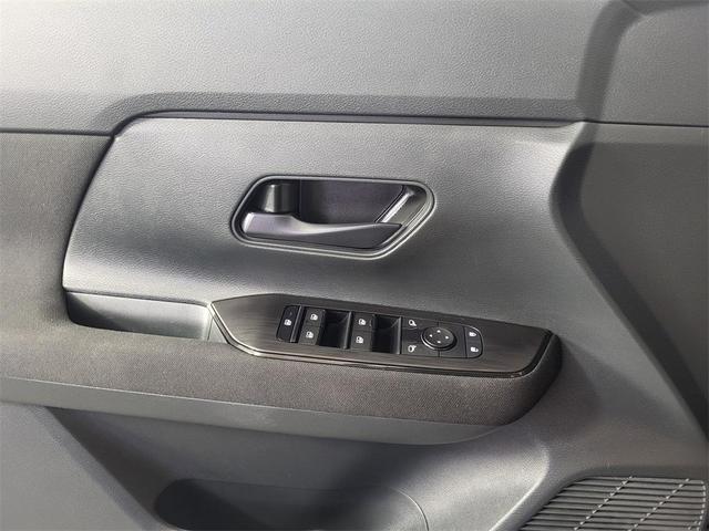 Photo of 2025 Deep Blue Pearl Nissan Kicks