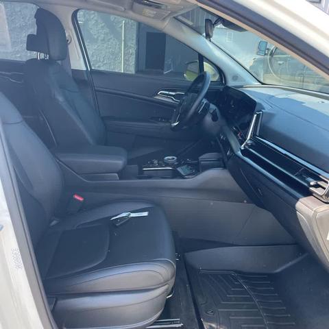 Photo of 2024 Snow White Pearl Kia Sportage Hybrid