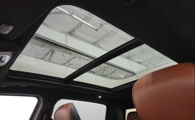 Photo of 2022 Diamond Black Crystal Pearlcoat RAM 1500