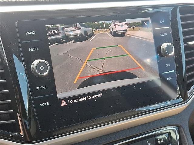 Photo of 2022 Pure White Volkswagen Atlas Cross Sport
