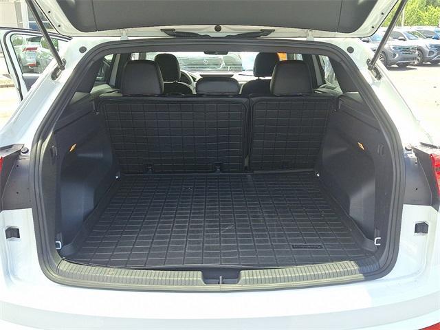 Photo of 2022 Pure White Volkswagen Atlas Cross Sport