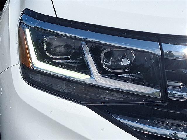 Photo of 2022 Pure White Volkswagen Atlas Cross Sport