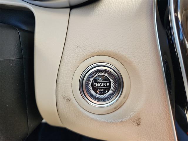 Photo of 2022 Polar White Mercedes-Benz GLC 300