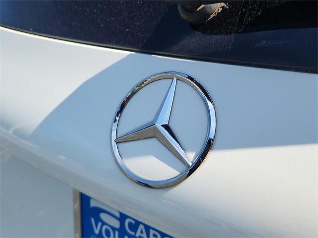 Photo of 2022 Polar White Mercedes-Benz GLC 300