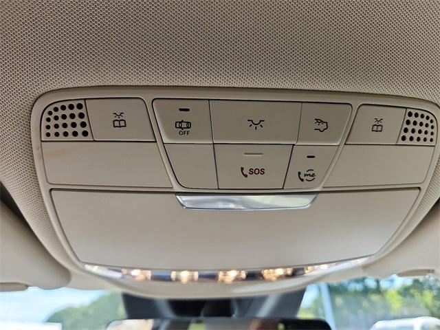 Photo of 2022 Polar White Mercedes-Benz GLC 300