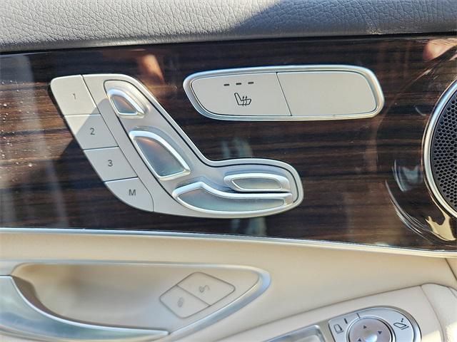 Photo of 2022 Polar White Mercedes-Benz GLC 300