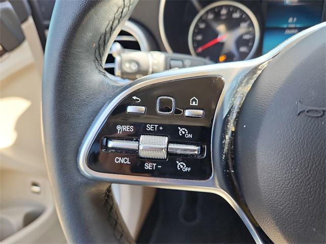 Photo of 2022 Polar White Mercedes-Benz GLC 300