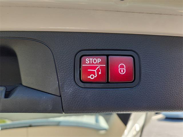 Photo of 2022 Polar White Mercedes-Benz GLC 300