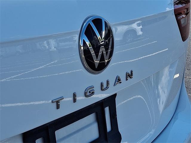 Photo of 2024 Pure White Volkswagen Tiguan