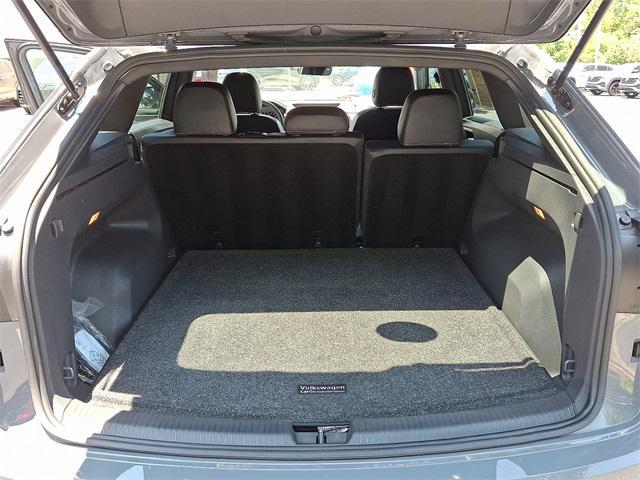 Photo of 2022 Pure Gray Volkswagen Atlas Cross Sport