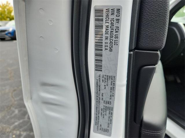 Photo of 2020 Bright White Clearcoat Jeep Grand Cherokee