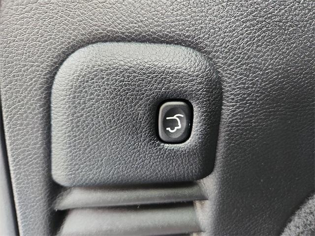 Photo of 2020 Bright White Clearcoat Jeep Grand Cherokee