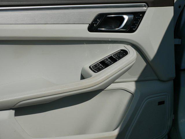 Photo of 2018 CARRARA WHITE Porsche Macan