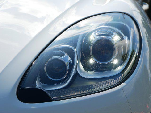Photo of 2018 CARRARA WHITE Porsche Macan