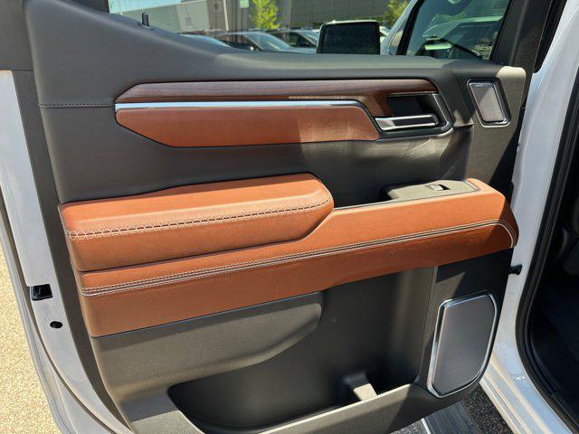 Photo of 2023 White Frost Tricoat GMC Sierra 1500