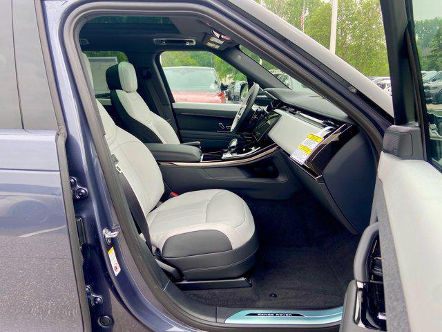 Photo of 2025 Varesine Blue Metallic Land Rover Range Rover Sport