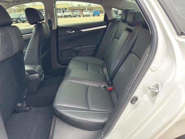 Photo of 2019 Platinum White Pearl Honda Civic