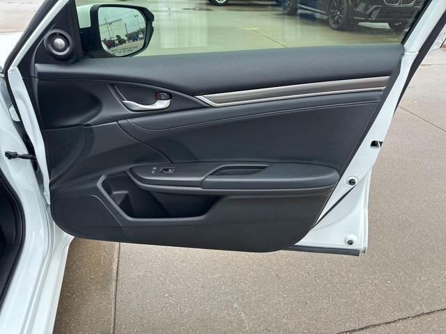 Photo of 2019 Platinum White Pearl Honda Civic