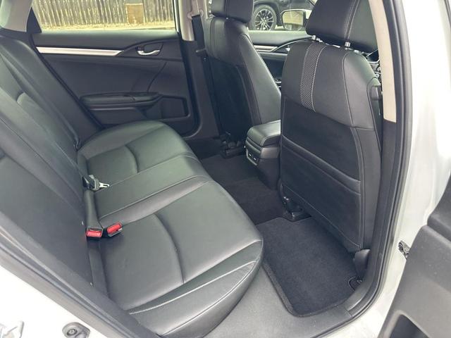 Photo of 2019 Platinum White Pearl Honda Civic