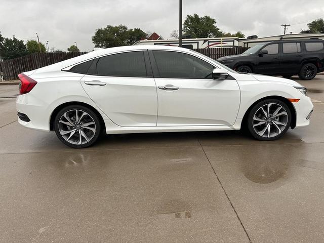 Photo of 2019 Platinum White Pearl Honda Civic