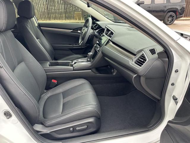 Photo of 2019 Platinum White Pearl Honda Civic